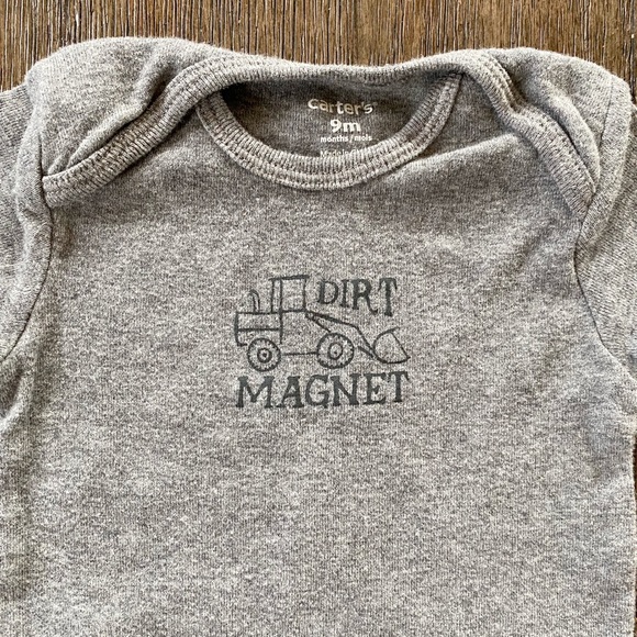 4/$10 Carter’s onesie bodysuit 9 months - Picture 5 of 5